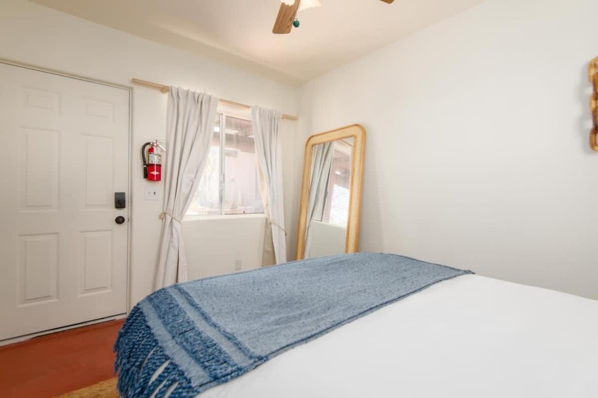 Renovated Lodge - Room 2 With Pool Access Joshua Tree Zewnętrze zdjęcie